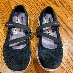 New Skechers mary jane size 11 toddler